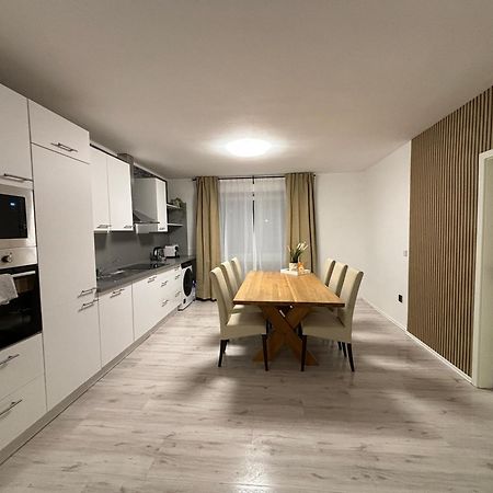 140Qm - 4 Zimmer- Parkplatz - Autobahn - Blauer See - Mallibase Apartments Garbsen Bagian luar foto
