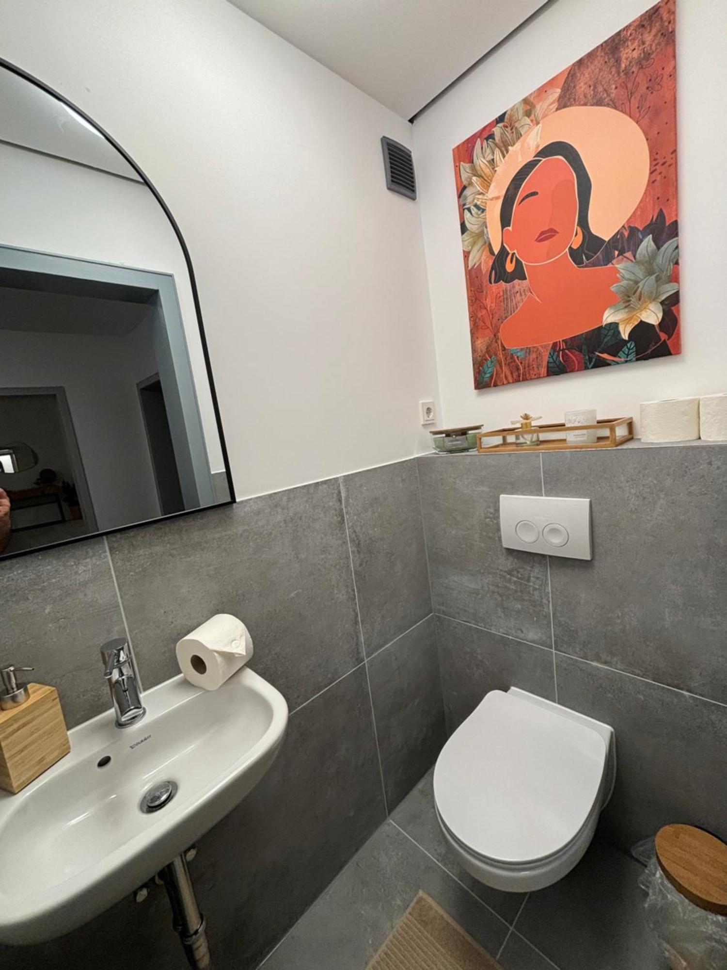 140Qm - 4 Zimmer- Parkplatz - Autobahn - Blauer See - Mallibase Apartments Garbsen Bagian luar foto