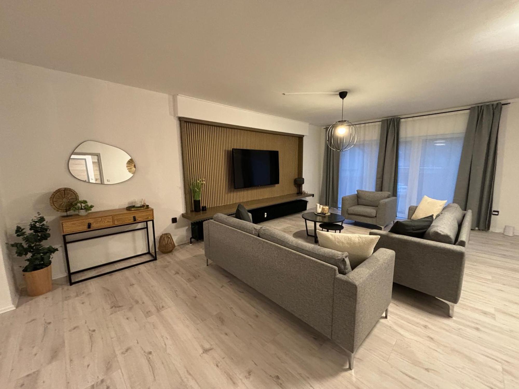 140Qm - 4 Zimmer- Parkplatz - Autobahn - Blauer See - Mallibase Apartments Garbsen Bagian luar foto