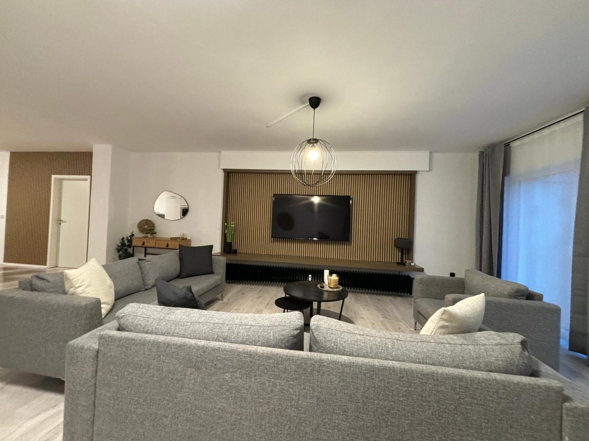 140Qm - 4 Zimmer- Parkplatz - Autobahn - Blauer See - Mallibase Apartments Garbsen Bagian luar foto