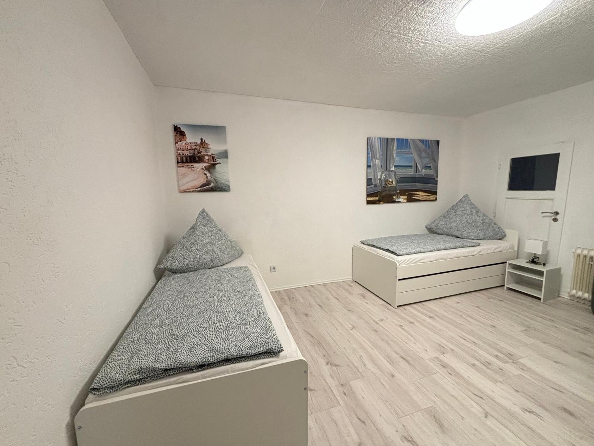 140Qm - 4 Zimmer- Parkplatz - Autobahn - Blauer See - Mallibase Apartments Garbsen Bagian luar foto