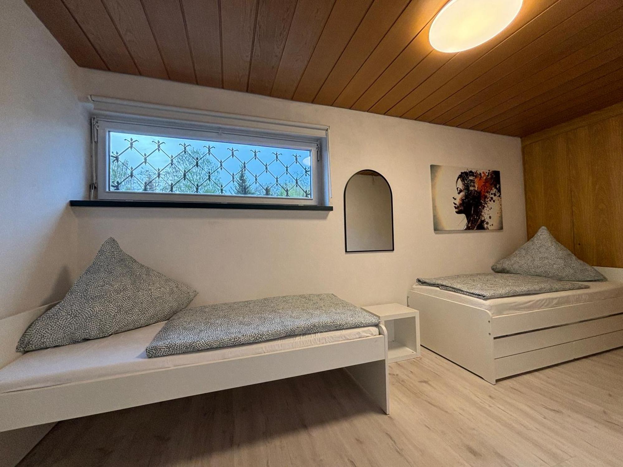 140Qm - 4 Zimmer- Parkplatz - Autobahn - Blauer See - Mallibase Apartments Garbsen Bagian luar foto