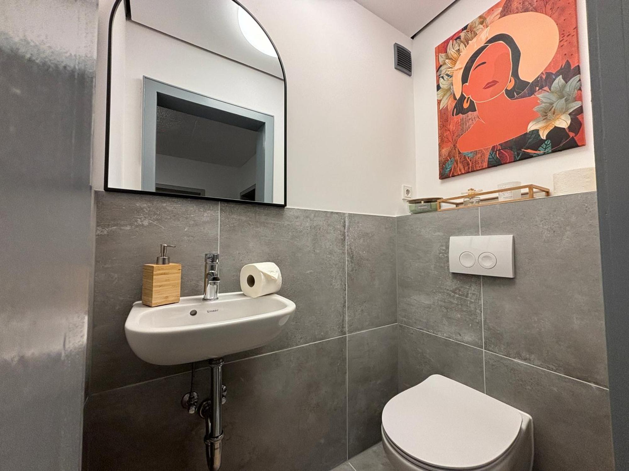 140Qm - 4 Zimmer- Parkplatz - Autobahn - Blauer See - Mallibase Apartments Garbsen Bagian luar foto