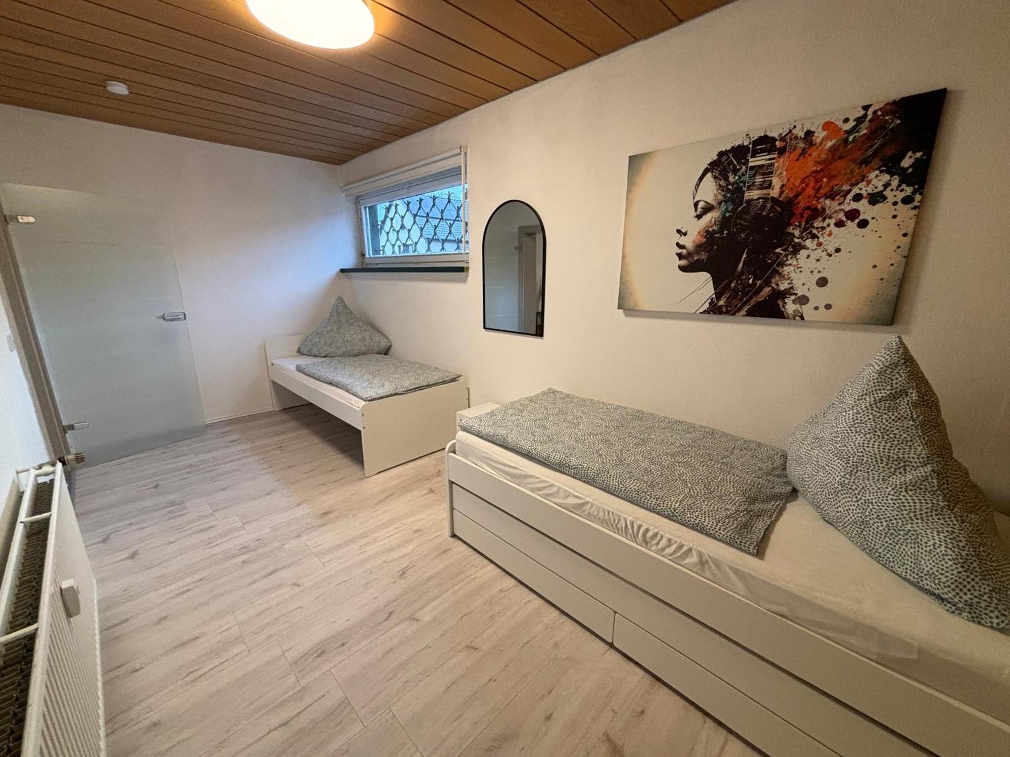 140Qm - 4 Zimmer- Parkplatz - Autobahn - Blauer See - Mallibase Apartments Garbsen Bagian luar foto